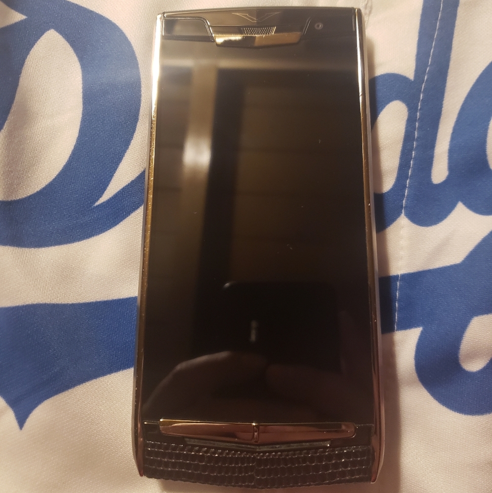 VERTU SIGNATURE TOUCH GRAPE LIZARD/TITANIUM